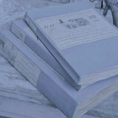 یکیو دارم کنارم که حالم بد باشه سرمو روی شونش بذارم با صدای پسر بچه