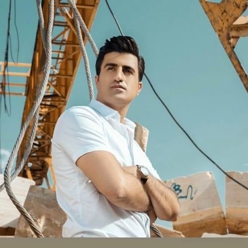 محسن لرستانی یه قاب عکس خالی یه چندتا یادگاری