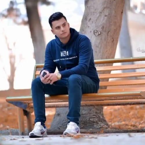 رامین کرمی دیوانشم به یادشم میسوزم پاش مثل یه شمع