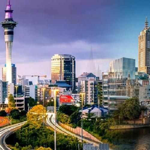 رفتی و بی تو دلم پر درده پاییز قلبم ساکت و سرده