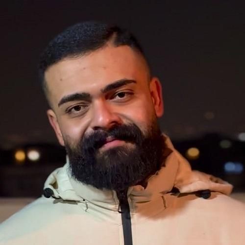 علیراد پاشو بیا میخوام بوت بکنم خستم از این که غذارو با زور بخورم